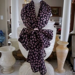 Scarf, black with pink 💕 hearts.